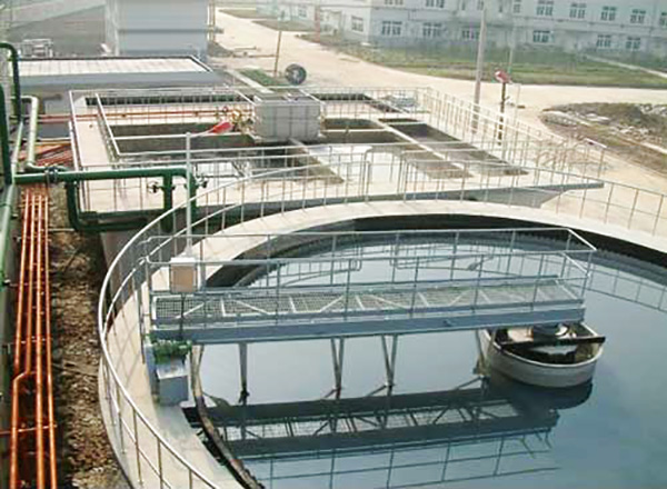 博宇環保-半橋式周邊傳動刮泥機.jpg